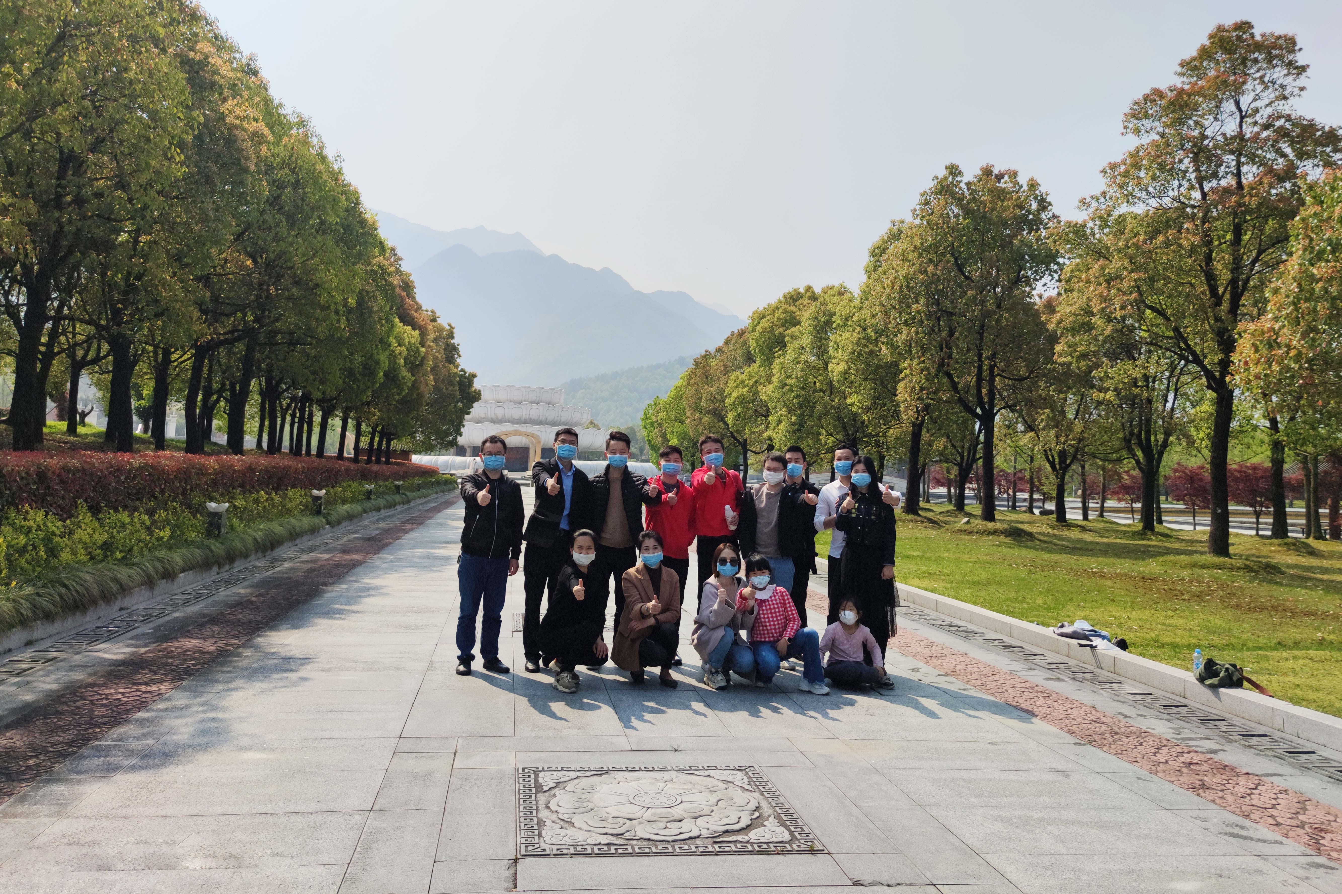 Taifeng company organizes employees to visit Jiuhua Mountain