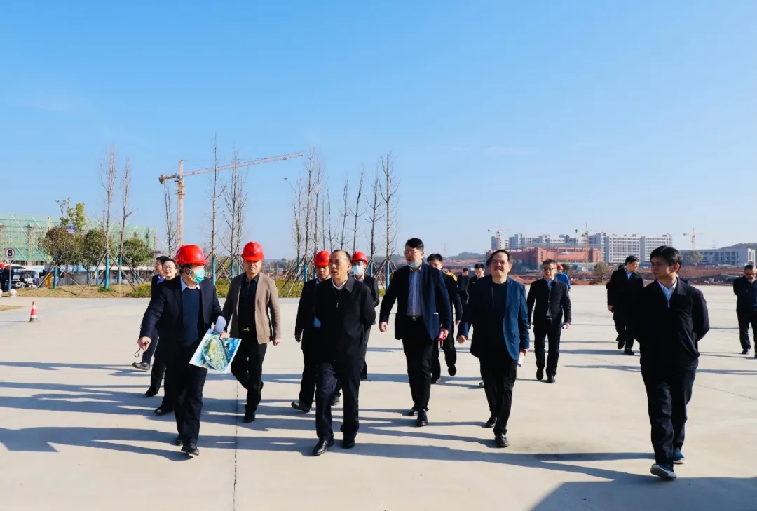 Yichun City Party Committee Secretary Yu Xiuming waited for on-site investigation on the construction site of the sports park
