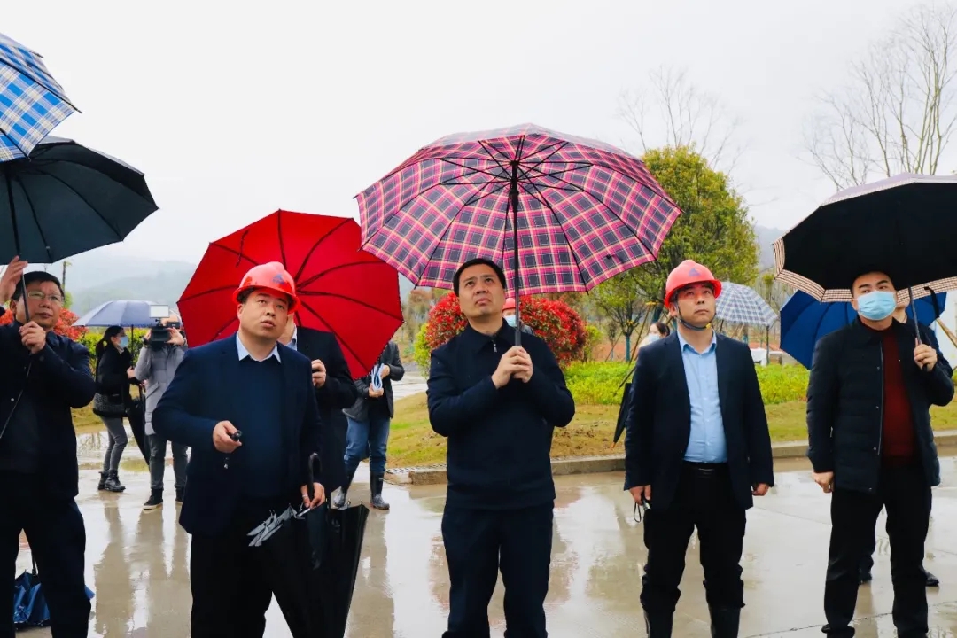 Yan Yun, the mayor of Yichun City, and his entourage visited our company’s project